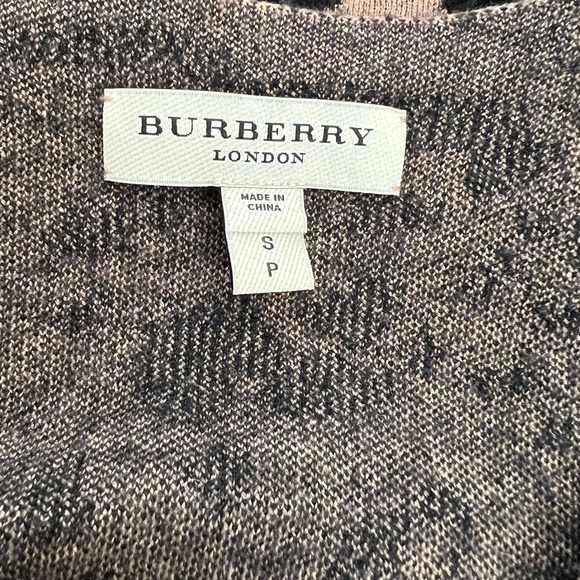 Burberry Wool + Cashmere Statement Knit Sweater - Picture 4 of 6